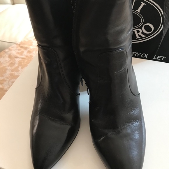 Italian Ladies leather booties - Picture 6 of 12